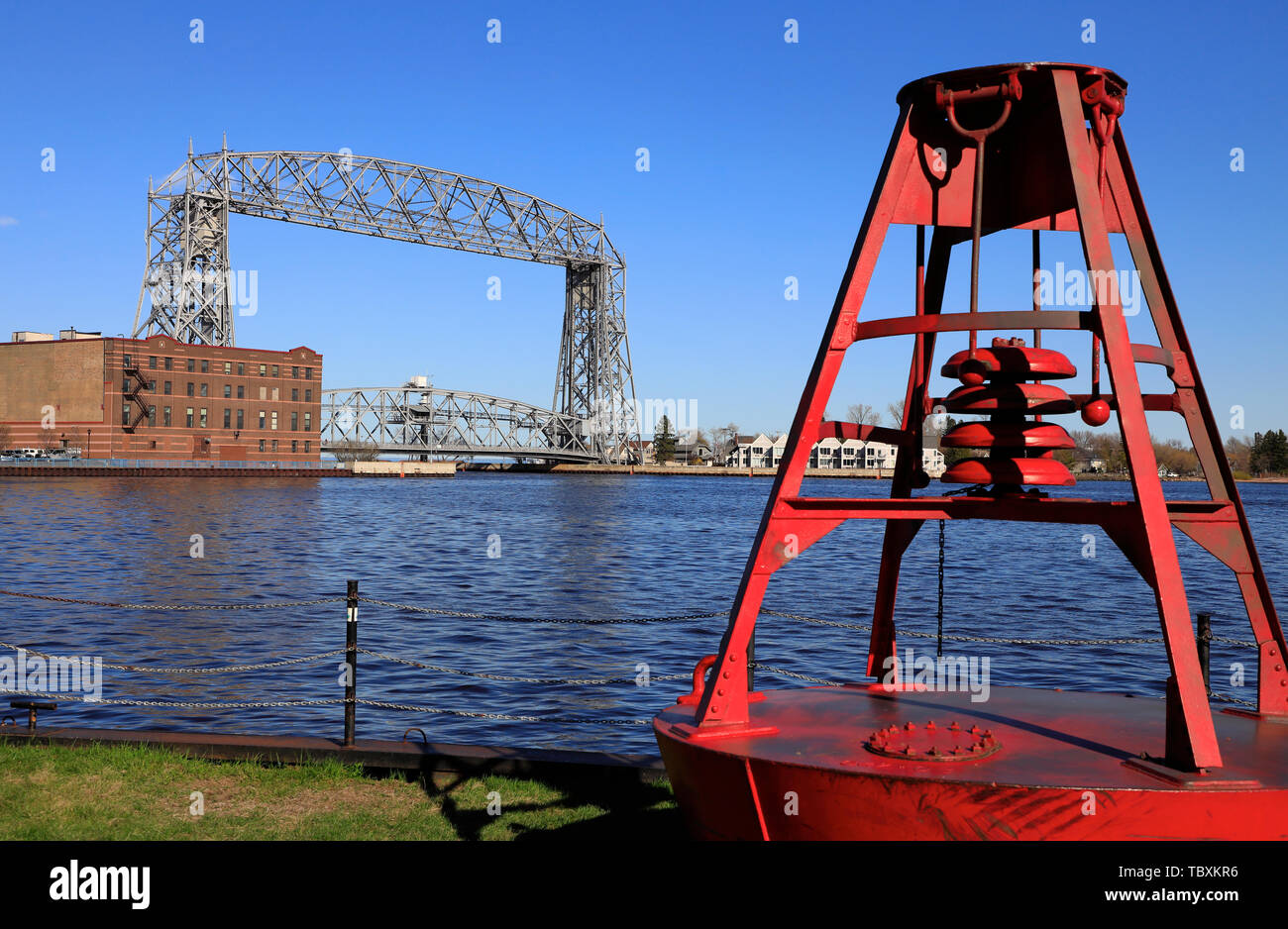 Die Ansicht von Canal Park mit Aerial Lift Bridge. USA Minnesota Duluth.. Stockfoto