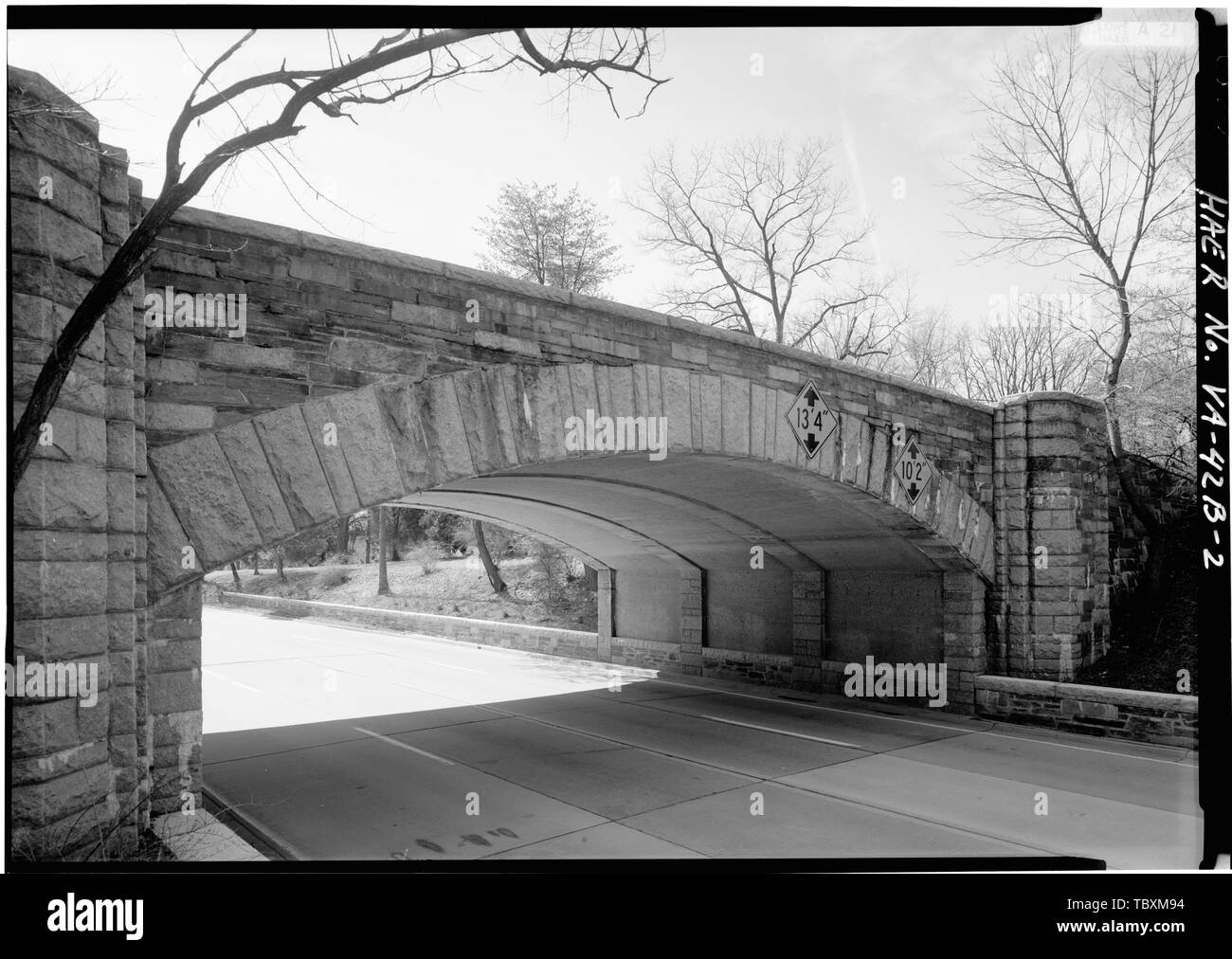 Norden ELEVATION, nach Südwesten. Mount Vernon Memorial Highway, Alexandria Avenue Bridge, Mount Vernon Memorial Highway, 3,5 km südlich der Interstate 95, Fairfax County, VA Clarke, Gilmore D, E J Armstrong, E W McNary., J V Büro der öffentlichen Straßen MerrittChapman und Scott Corp. Lowe, Jet, Fotograf Nolin, Elizabeth M, Historiker Stockfoto