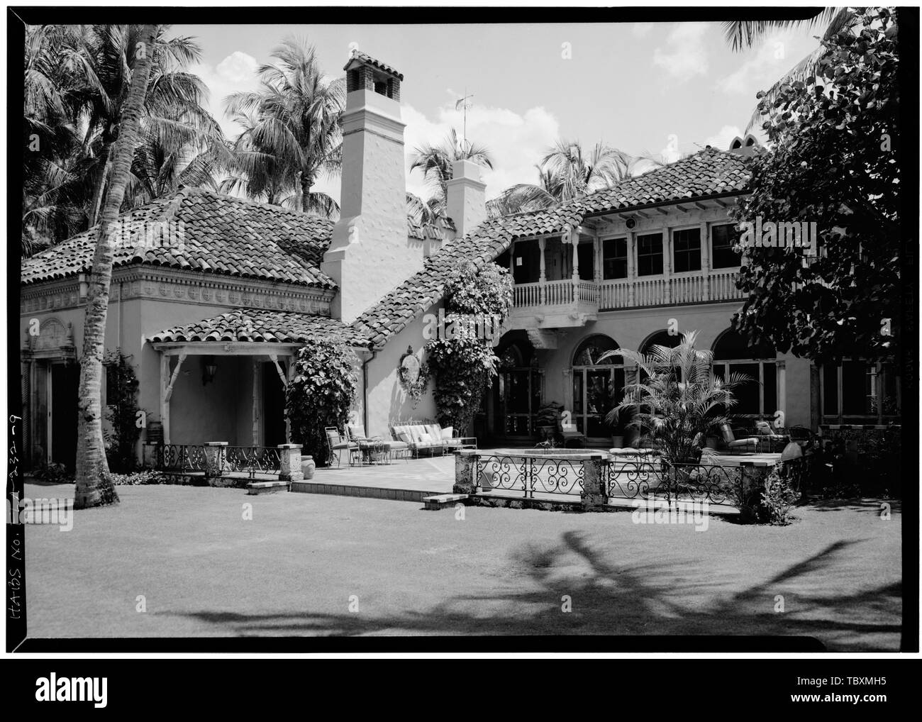 NORTH END UND BIBLIOTHEK, Blick von Nordwesten Chester C. Bolton House, 1300 Ocean Boulevard, Palm Beach, Palm Beach County, FL Stockfoto