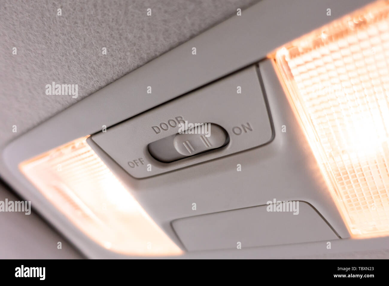 Auto Beleuchtung der Schalter für die Glühlampe der Deckenleuchte  Stockfotografie - Alamy