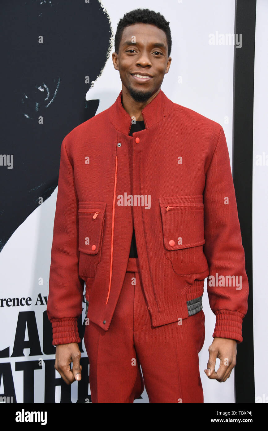 Juni 3, 2019 - Los Angeles, Kalifornien, USA - 03. Juni 2019 - Los Angeles, Kalifornien - Chadwick Boseman. Von Netflix'' Der schwarze Pate'' Los Angeles Premiere bei Paramount Theater statt. Photo Credit: Birdie Thompson/AdMedia (Credit Bild: © Birdie Thompson/AdMedia über ZUMA Draht) Stockfoto