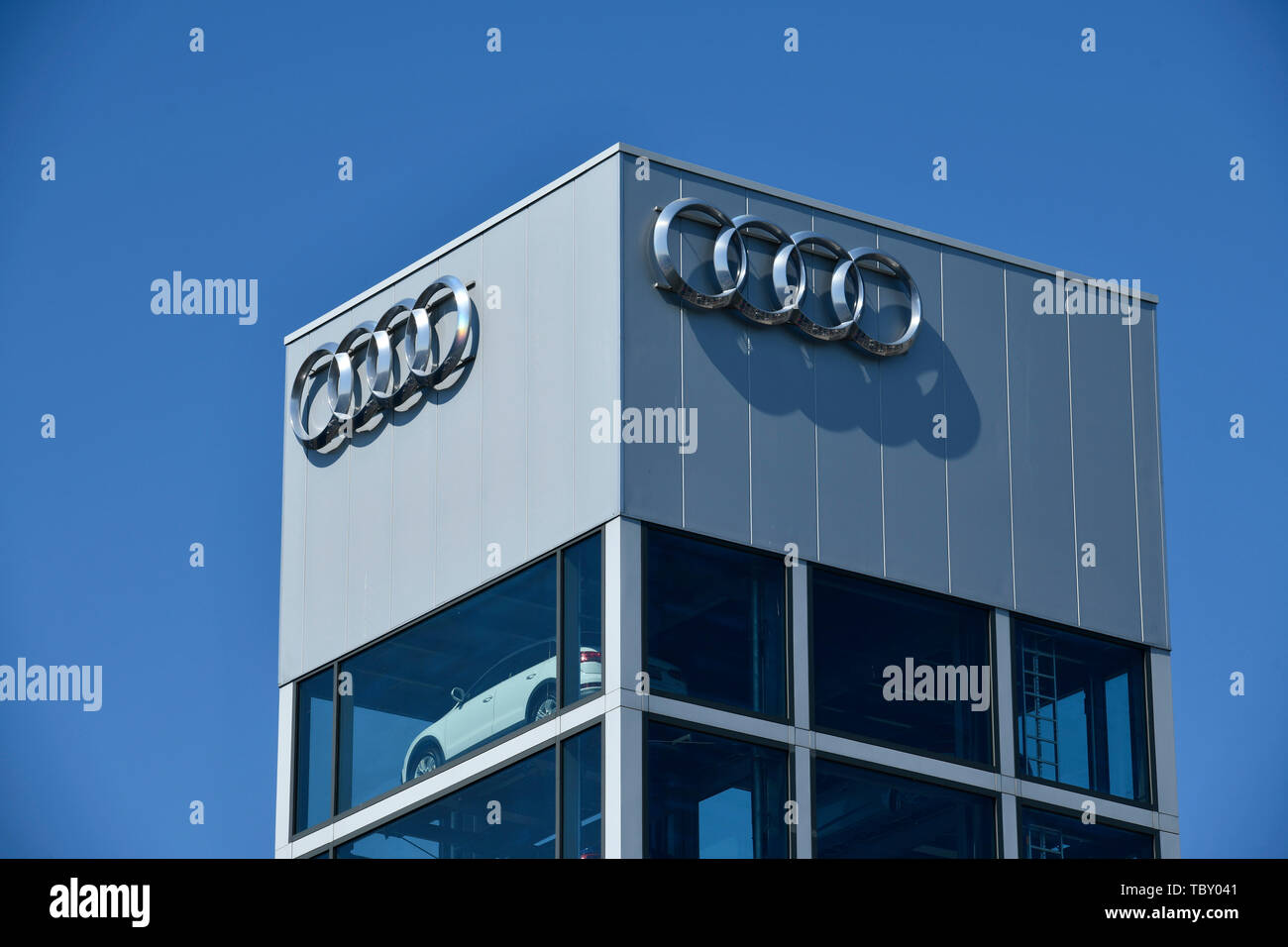 Autotower, Audi Zentrum, Rudower Straße, Adler, Treptow-Köpenick, Berlin, Deutschland, Autoturm, Audi Zentrum, Rudower Chaussee, ADLERSHOF SIND Stockfoto