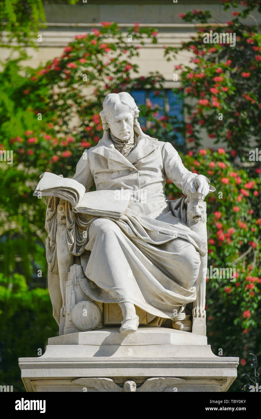 Statue, Wilhelm von Humboldt, Hauptgebäude, Humboldt Universität, Unter den Linden, Mitte, Berlin, Deutschland, Hauptgebäude, Humboldtuniversität, Stockfoto