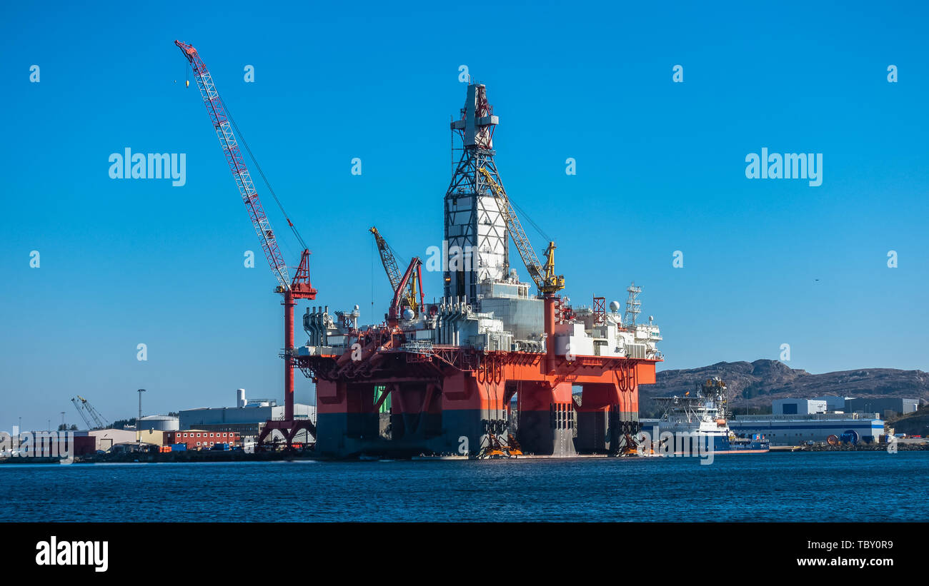 Öl-Plattformen unter Wartung in der Nähe von Bergen, Norwegen. Stockfoto