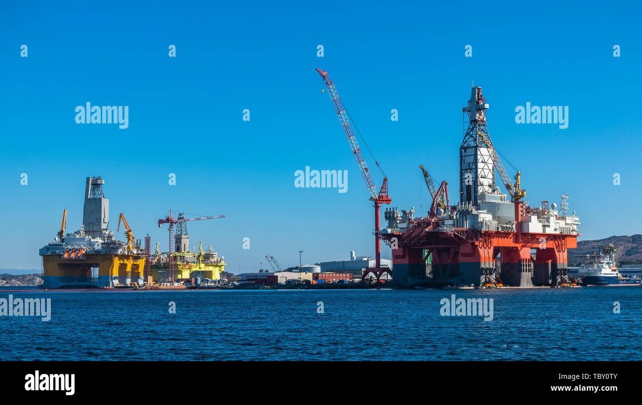 Öl-Plattformen unter Wartung in der Nähe von Bergen, Norwegen. Stockfoto