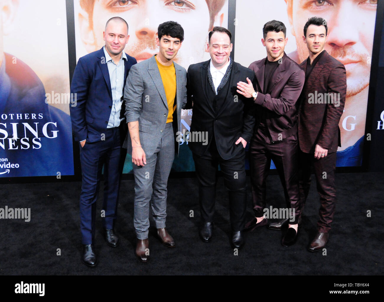 Los Angeles, Kalifornien, USA, 3. Juni 2019 (L-R) Produzenten Phil Mcintyre, Sänger Joe Jonas, Direktor John Taylor, Sänger Nick Jonas und Sänger Kevin Jonas besuchen die Weltpremiere von Jonas Brothers Jagd nach Glück am 3. Juni 2019 im Regency Bruin Theater in Los Angeles, Kalifornien, USA. Foto von Barry King/Alamy leben Nachrichten Stockfoto