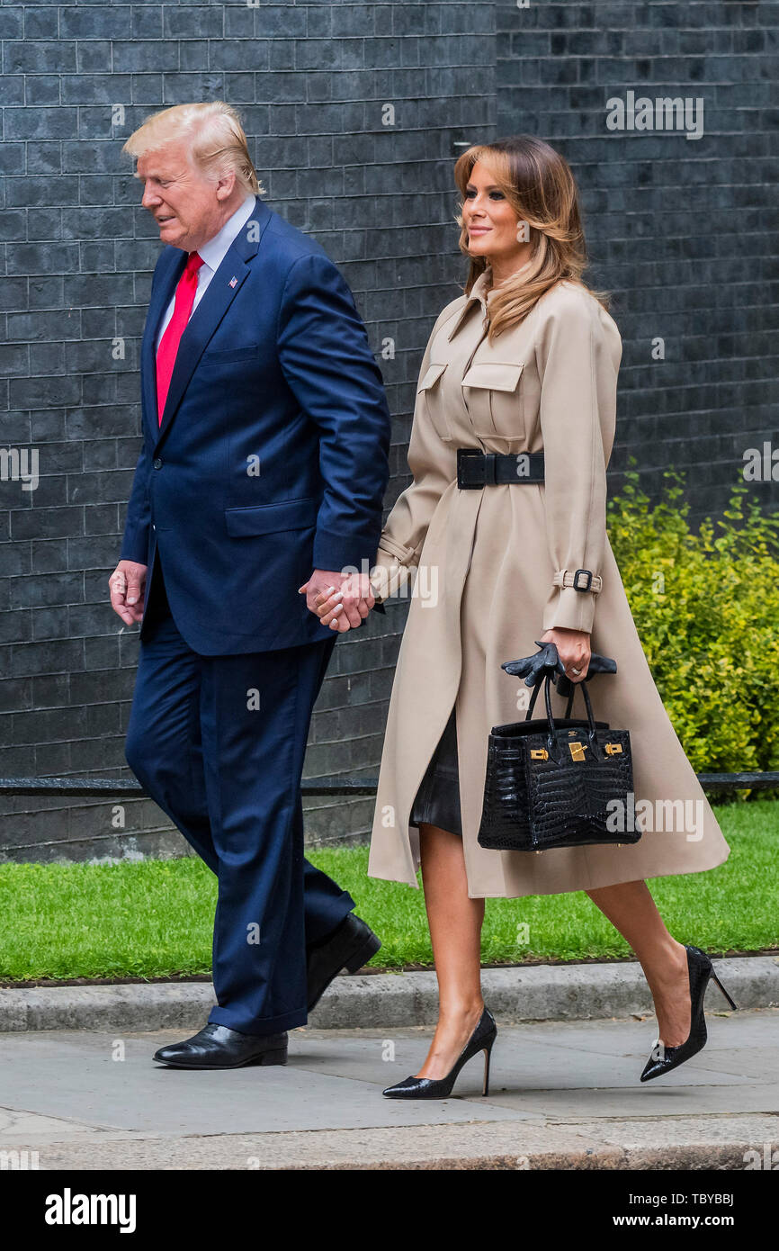 London, Großbritannien. 4. Juni, 2019. Donald Trump, dem US-Präsidenten und der First Lady, Melania, kommen in der Downing Street. Der Premierminister Theresa May und Herr können Sie an der Tür begrüßen. Credit: Guy Bell/Alamy leben Nachrichten Stockfoto