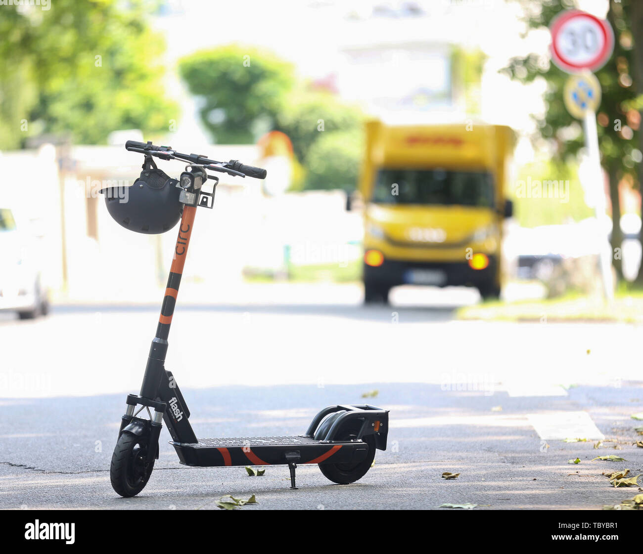 Herne, Deutschland. 04 Juni, 2019. Ein E-Scooter von Circ (zuvor Flash) ist  bereit, auf die Straße zu fahren. Noch vor elektrischen Pedal - Motorroller  allgemein am 15. Juni erlaubt sind, ein erster