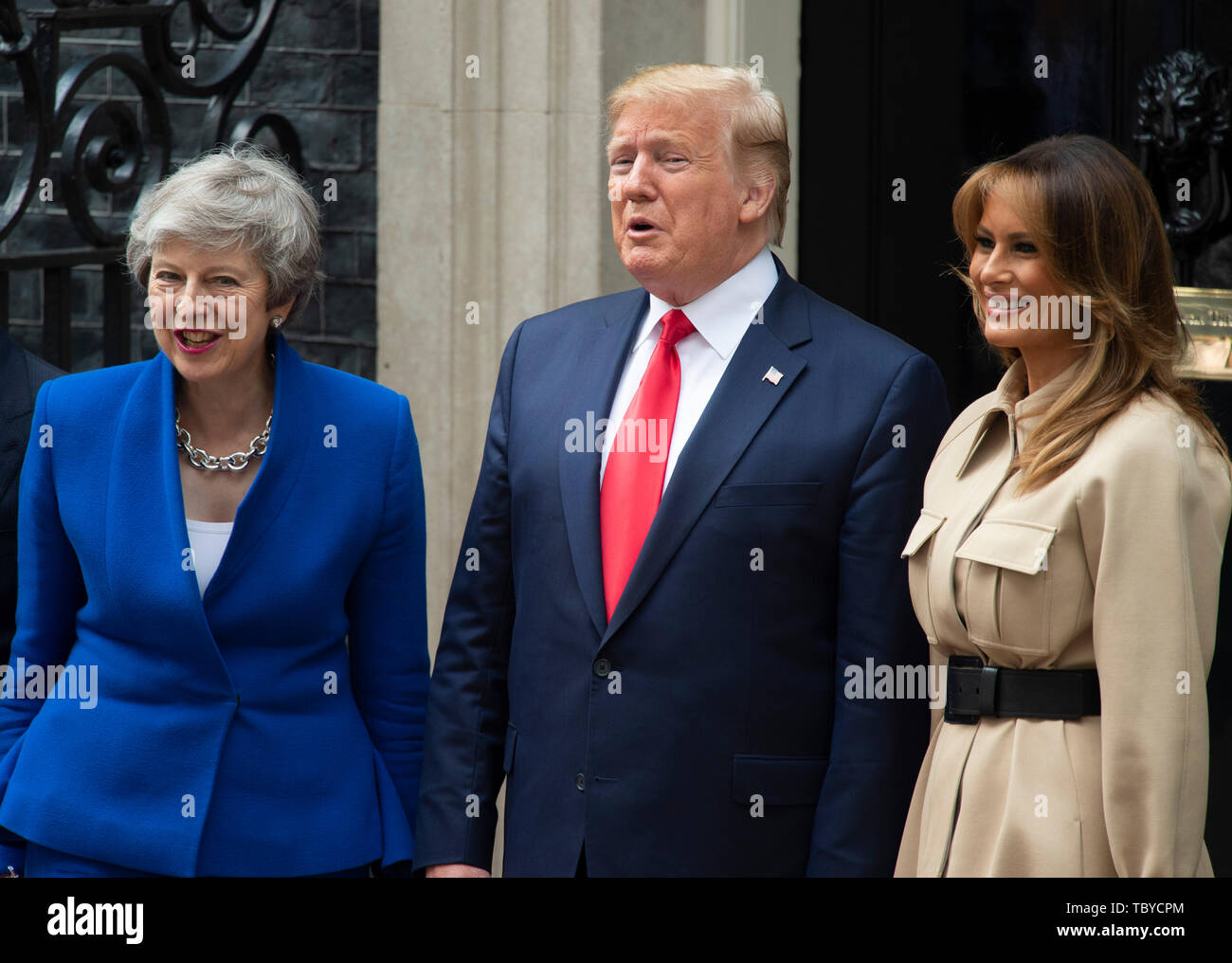 LONDON, ENGLAND - 04. JUNI 2019: Der britische Premierminister Theresa May, US-Präsident Donald Trump und First Lady Melania Trump in Downing Street 10 für ein Treffen am zweiten Tag des US-Präsidenten und der First Lady des dreitägigen Staatsbesuch. Gary Mitchell/Alamy Leben Nachrichten. Stockfoto