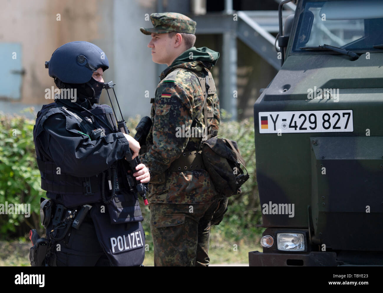 Wer Ist Höher Polizei Oder Bundeswehr