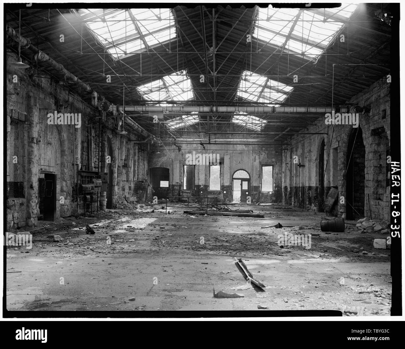 Maschinenhalle A, Allgemeine Innenansicht nach Osten Chicago, Burlington und Quincy Railroad, Roundhouse und Geschäfte, Broadway und Spring Street, Aurora, Kane County, IL Stockfoto