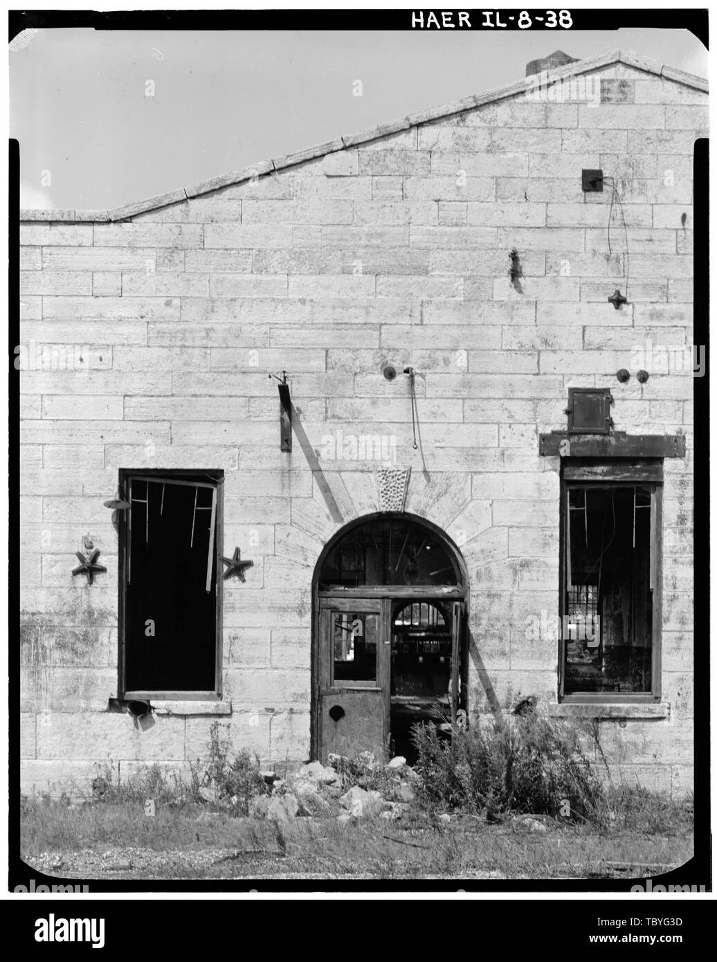 Werkstatt ein, Detail von Tür und Fenster am Osten höhe Chicago, Burlington und Quincy Railroad, Roundhouse und Geschäfte, Broadway und Spring Street, Aurora, Kane County, IL Stockfoto