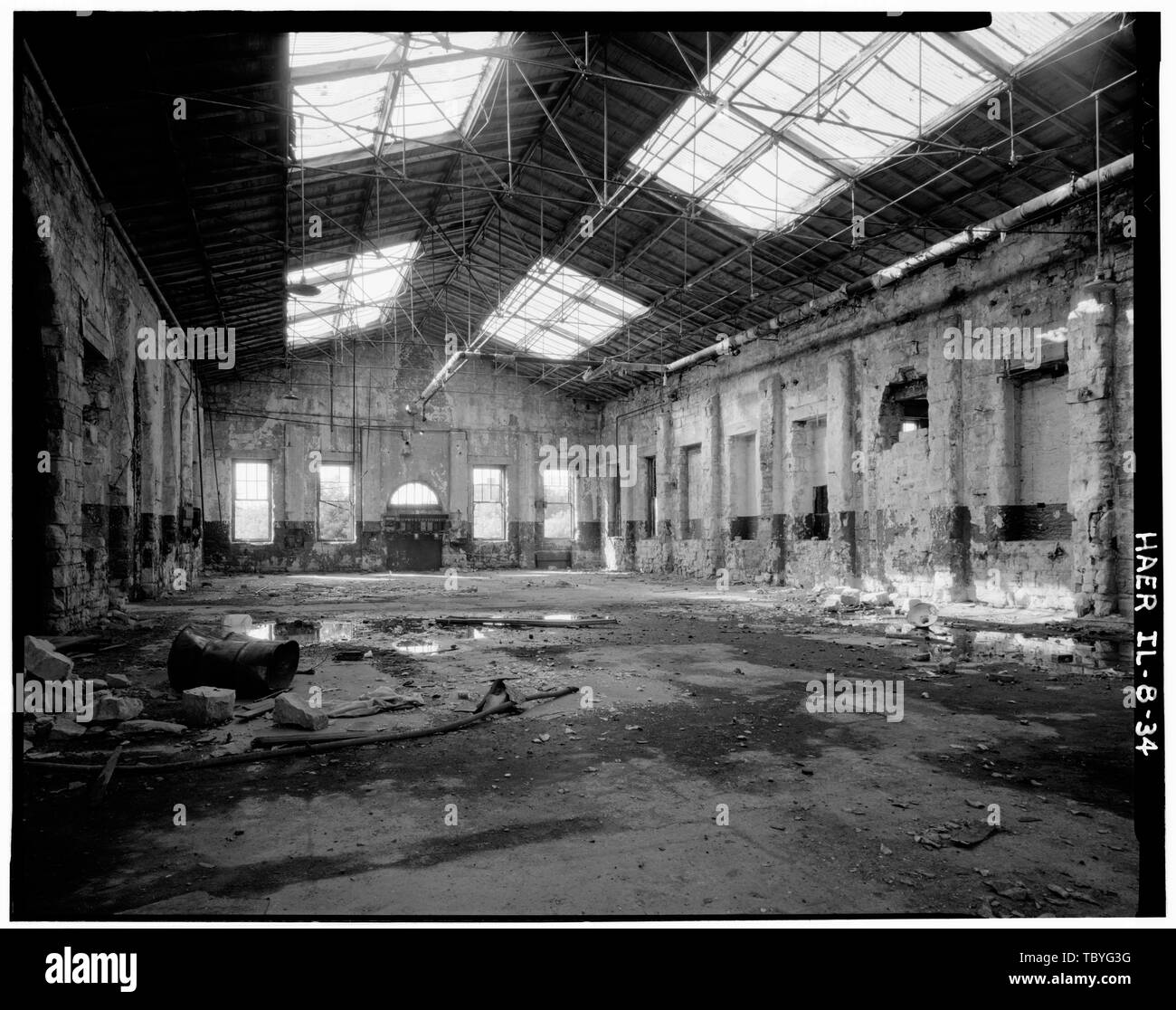 Maschinenhalle A, Allgemeine innere Blick Richtung West Chicago, Burlington und Quincy Railroad, Roundhouse und Geschäfte, Broadway und Spring Street, Aurora, Kane County, IL Stockfoto