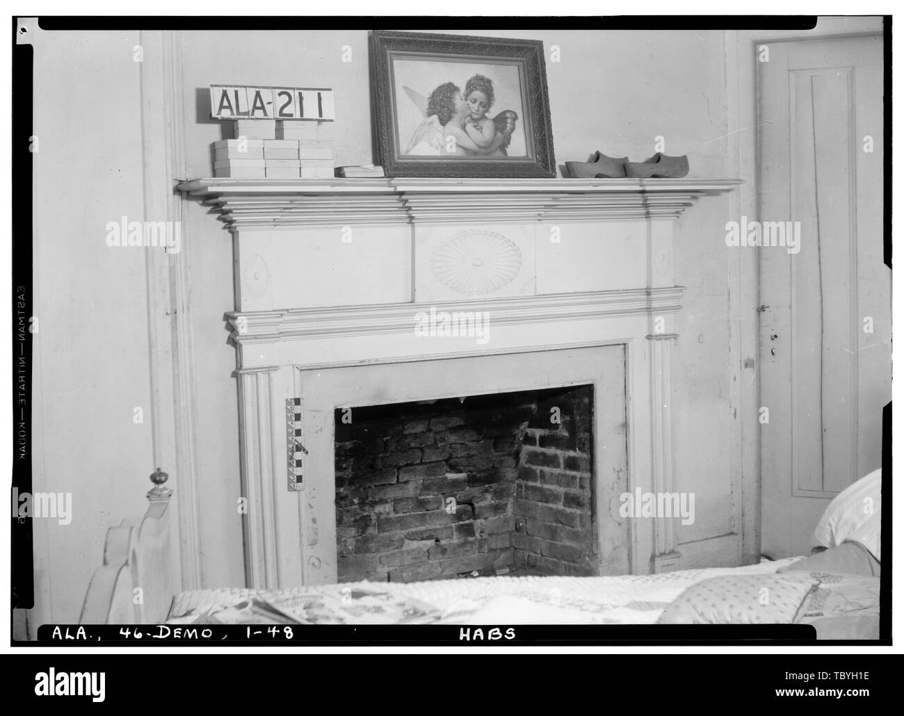 Mantel im Süden Schlafzimmer im ersten Stock. 1936 Gaineswood, 805 South Cedar Street, Demopolis, Marengo County, AL Stockfoto