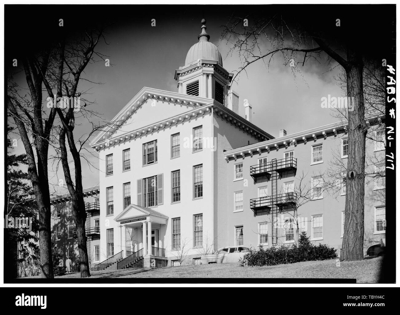 März 1960 HAUPTEINGANG von Südosten New Brunswick Theological Seminary, 17 Seminary, New Brunswick, Middlesex County, New Jersey Stockfoto