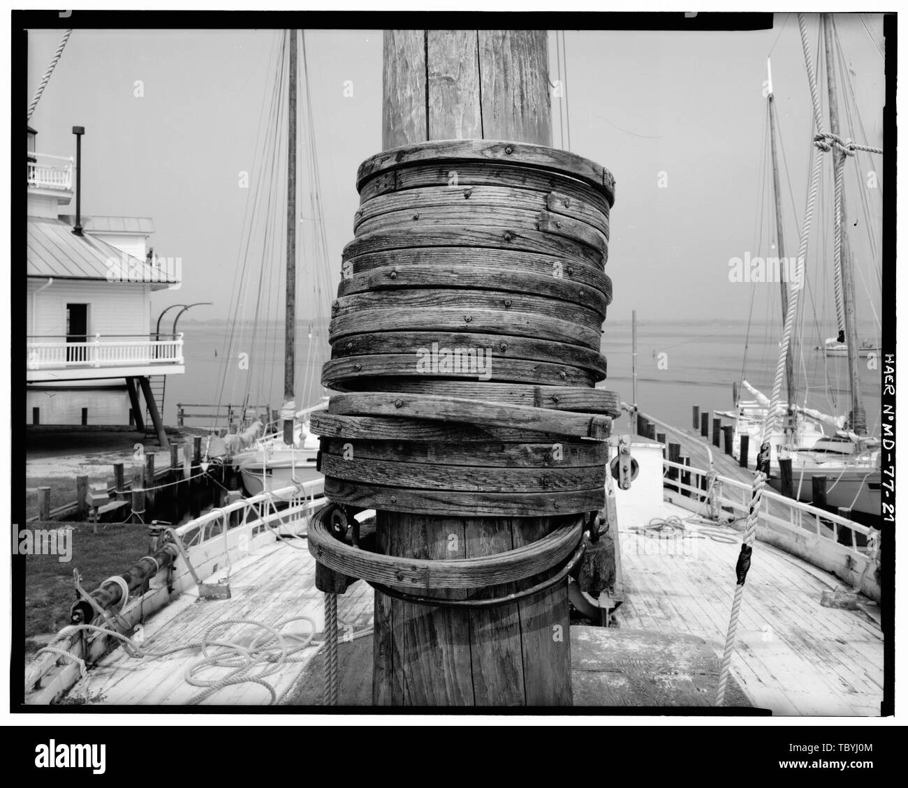 Mast Hoops, Blick geradeaus nach vorne. TwoSail Bateau E.C. COLLIER, Chesapeake Bay Maritime Museum, Mühlen, Saint Michaels, Talbot County, MD Reiter, George Washington, Eddie Collier Collier, Ross E Dix, Jefferson Larrimore, John Cummings, John Cummings, Pauline Larrimore, Elise Stockfoto