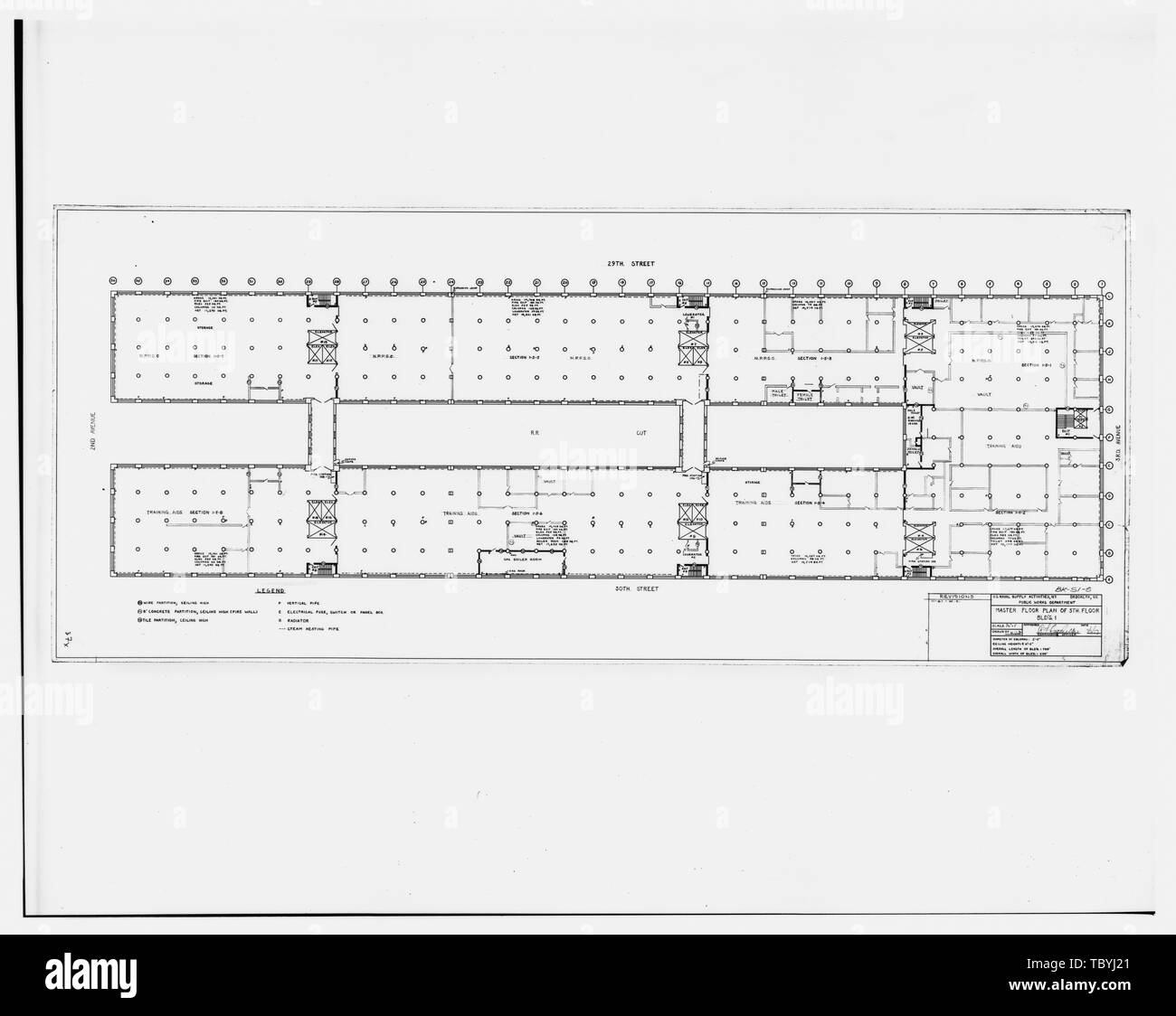 Master Plan der 5. Etage, Gebäude 1, U.S. Naval supply Aktivitäten, New York, Brooklyn, New York, öffentliche Arbeiten Abteilung, 2. März 1953. Zeichnung BKS 15. Maßstab 116 = 1. Flotte der US-Marine Supply Base, Lagerhaus Nr. 1, 830 Third Avenue, Brooklyn, Kings County, NY Stockfoto