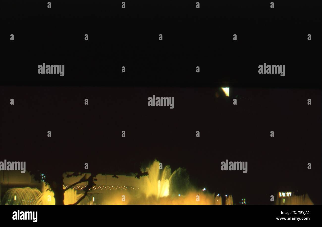 Night Shot der beleuchteten Brunnen Plumes, 1964 in New York World's Fair, Flushing Meadows Park, Queens, New York, Juni, 1964. () Stockfoto