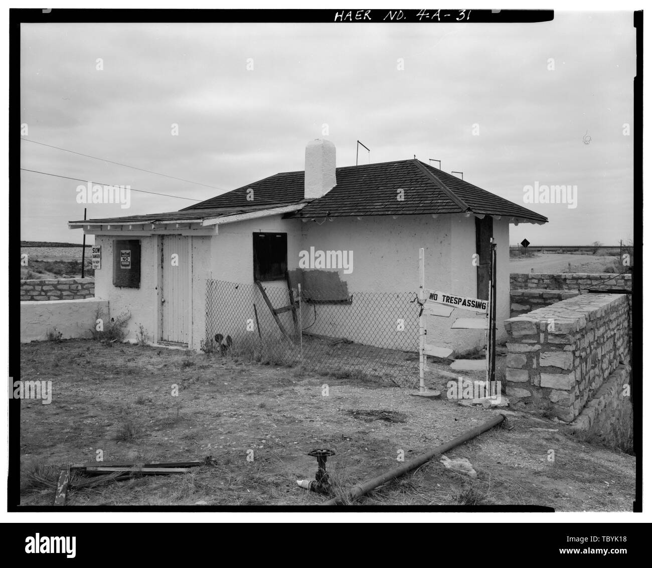 McMILLAN DAM GATE HOUSE. Blick nach Nordwesten Carlsbad Bewässerung-bezirk, McMillan Dam im Pecos River, 13 km nördlich von Karlsbad, Carlsbad, Eddy County, NM Stockfoto