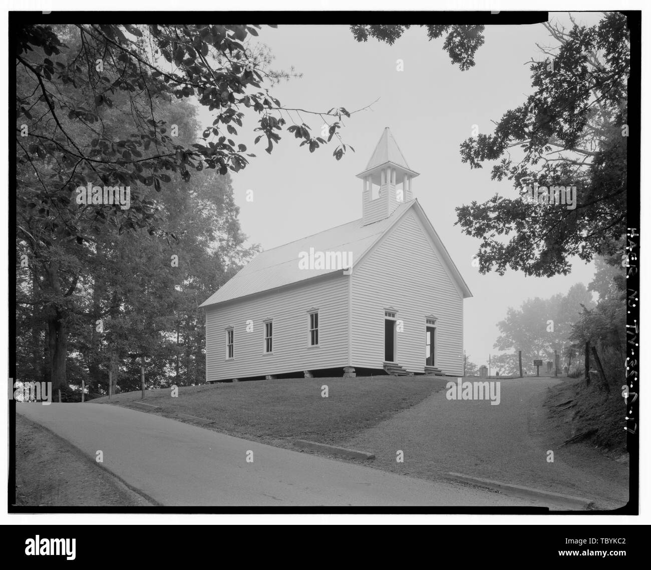 Methodistische Kirche in Cades Cove NW suchen. Great Smoky Mountains National Park Straßen und Brücken, Cades Cove Road und Laurel Creek Road, von townsend Stern auf Cades Cove, Gatlinburg, Sevier County, TN Büro der öffentlichen Straßen Gatlinburg Bauunternehmen SummersTaylor ebnet Unternehmen Fort Louden Bauunternehmen F und E Bauunternehmen Blalock und Söhne Lupyak, Edward, Feld team Project Manager Stockfoto