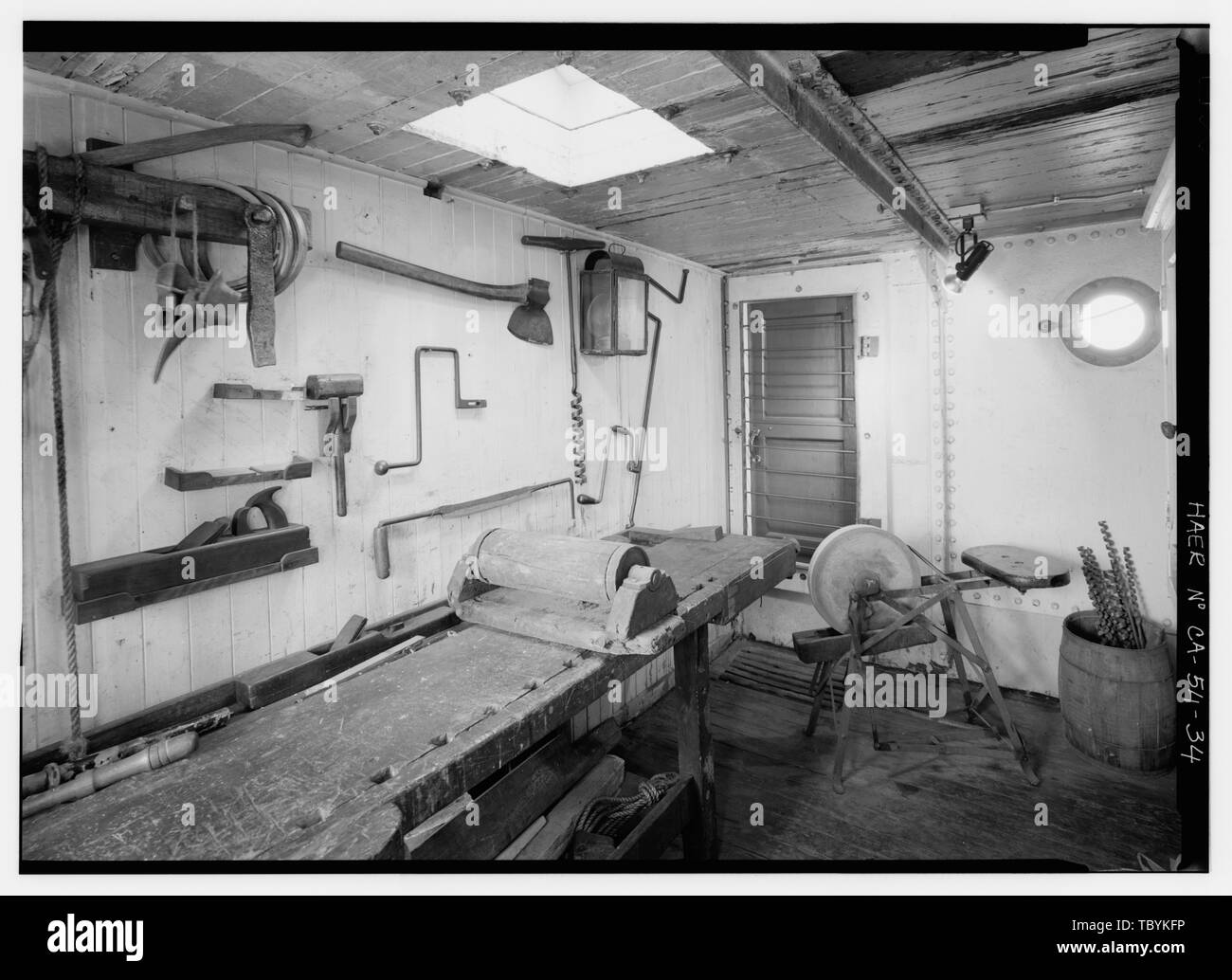 Die mittschiffsbereich Haus Schreinerei, Blick von der Steuerbordseite. Schiff BALCLUTHA, 2905 Hyde Street Pier, San Francisco, San Francisco County, CA Stockfoto