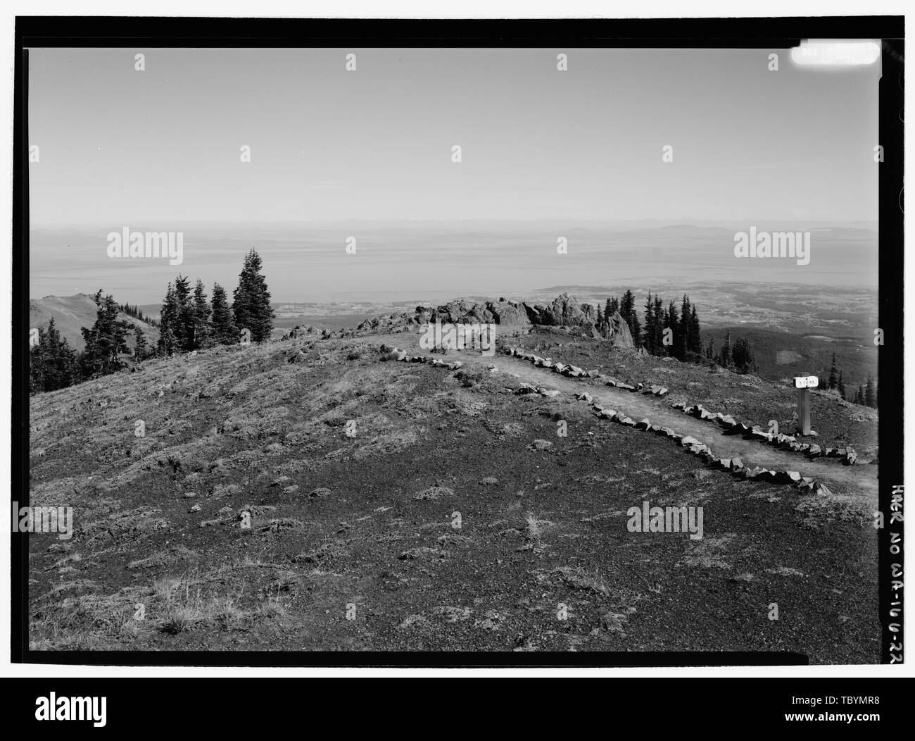 Mehrfachbelichtung panorama Blick von der Oberseite des Blue Mountain. Puget Sound in der Mitte. Der Olympische National Park Road System, Port Angeles, Clallam County, WA Civilian Conservation Corps O'Neil, Joseph P Christie, James Morgenroth, Chris Earles, Michael Horner, Walter Grover Cleveland, Muir, John Gifford Pinchot, U.S. Forest Service Roosevelt, Franklin Delano Wilson, Woodrow Cleator, Fred W Harold Ickes, Macy, Preston Christianson, Justine, Sender Swope, Caroline, Feld team Lowe, Jet, Fotograf Ottoboni, Gina, Historiker Stockfoto