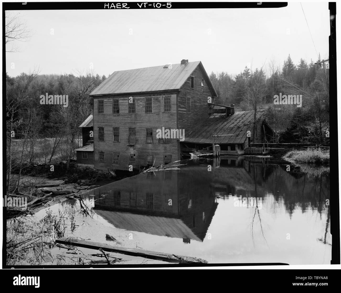 No und NW Erhöhungen Blick nach Süden über Mühle Teich und dam Ben's Dreschmaschine Mühle suchen, Staatliche Beihilfe Nr. 1, Barnett, Caledonia County, VT Laurance Rockefeller, S Jack, Alexander Judkins, James Loren Stevens, Willard Stevens, Henry Gleason, Samuel Barnett Baumwolle und Wolle Manufacturing Company Herrin, John greenbank, Thomas Greenbank, George Taylor, James Goodwillie, James Shaw, William McLaren, James Somers, James S Alexander Jack's Färben und Drucken Werke Smith, Isaac M Bischof, Ora Ford, Elmer S Judkins, Fenton Judkins, Donald Pioneer Electric Light Company Boomer und Boschert Presse Unternehmen Ames Eisen nicht Stockfoto