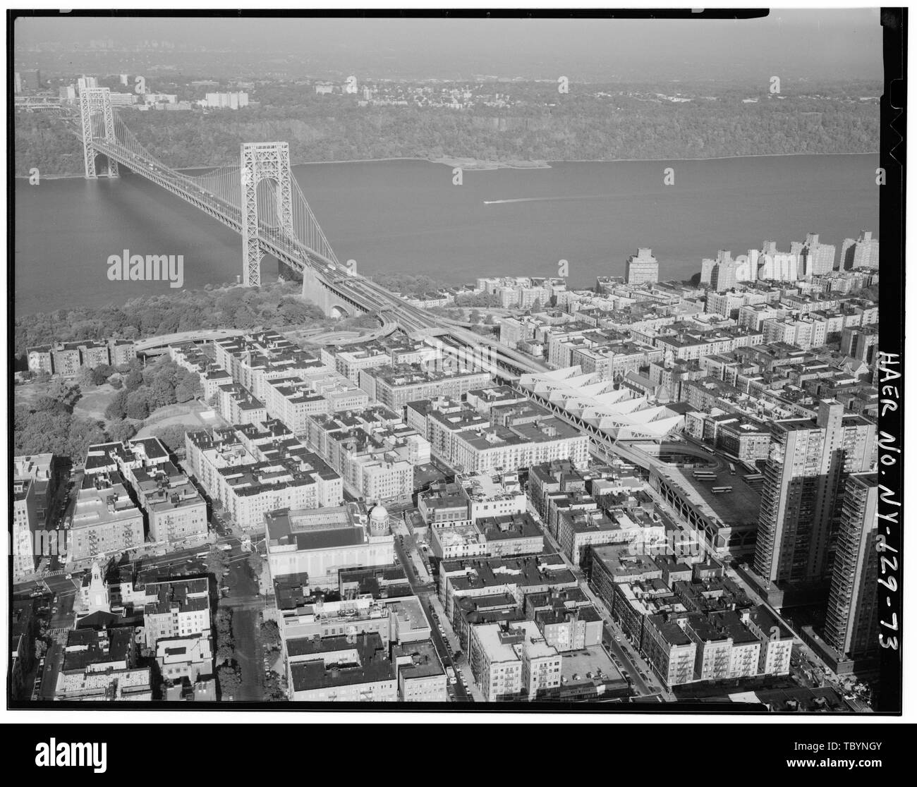 NEW YORK ANSATZ ZUR GEORGE WASHINGTON BRIDGE SUCHEN WESTNORTHWEST George Washington Bridge, Spanning Hudson River zwischen Manhattan und Fort Lee, NJ, New York, New York County, NY Stockfoto