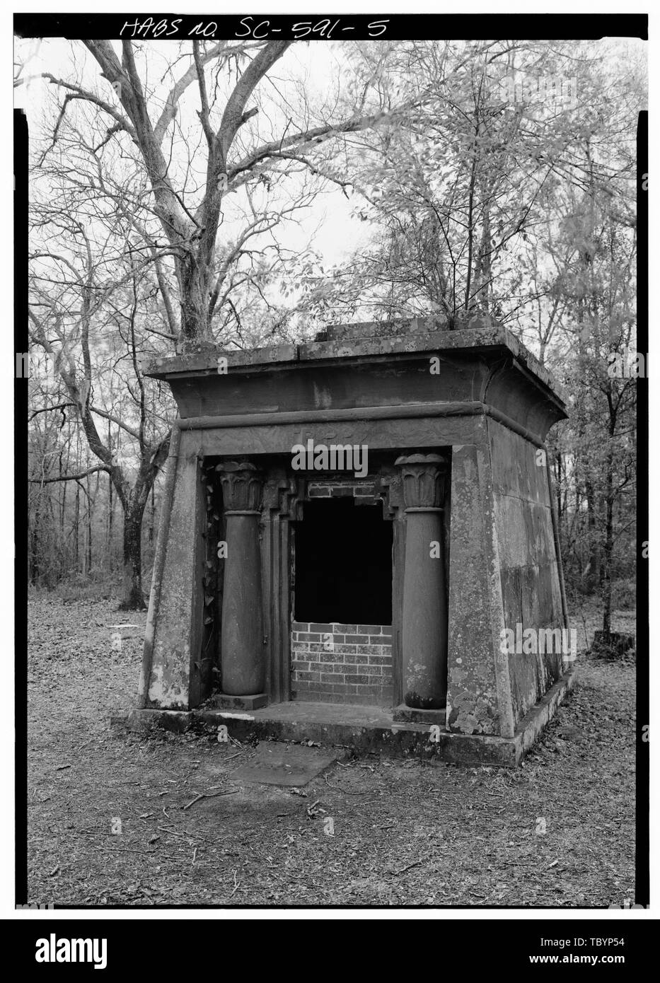 Norden (vorne), Blick nach Süden St. Helena Parish, Edgar Fripp Mausoleum, Kreuzung Kreisstraßen 45 und 37 Frogmore, Beaufort County, SC Weiß, William T Stockfoto