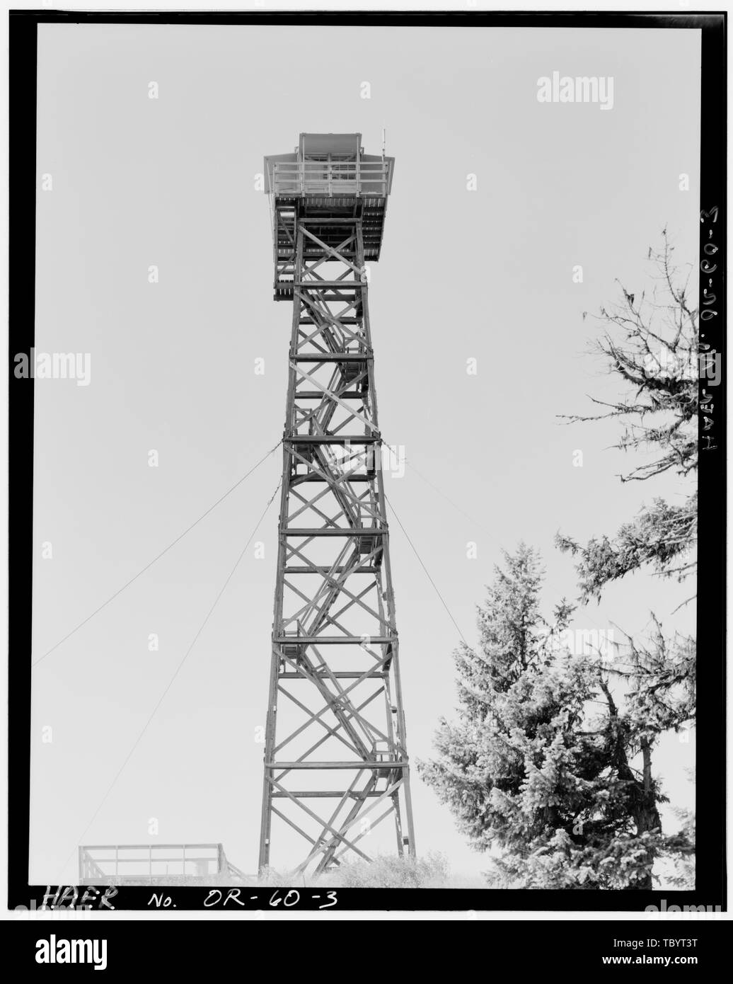 Norden ELEVATION. Hut Point Fire Lookout Tower, Forest Service Road 4340, 24 Meilen von Imnaha, Imnaha, Wallowa County, ODER Stockfoto Norden ELEVATION. Hut Point Fire Lookout Tower, Forest Service Road 4340, 24 Meilen von Imnaha, Imnaha, Wallowa County, ODER Stockfoto