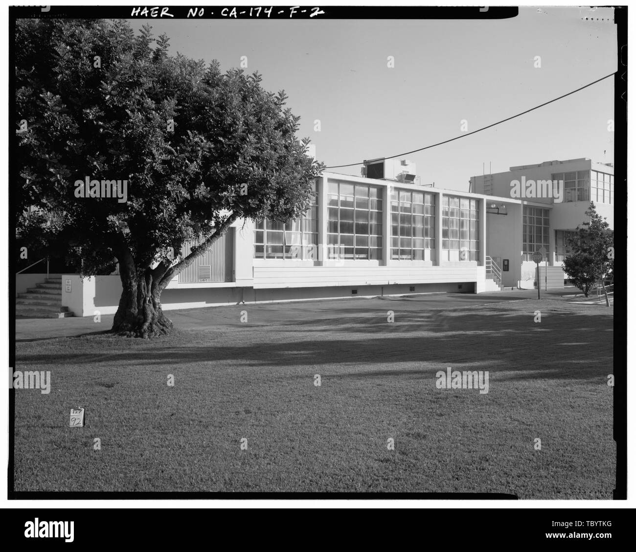 NORTH, East End, schräg. Hughes Aircraft Company, Cafeteria Gebäude, 6775 Centinela Avenue, Los Angeles, Los Angeles County, CA Stockfoto