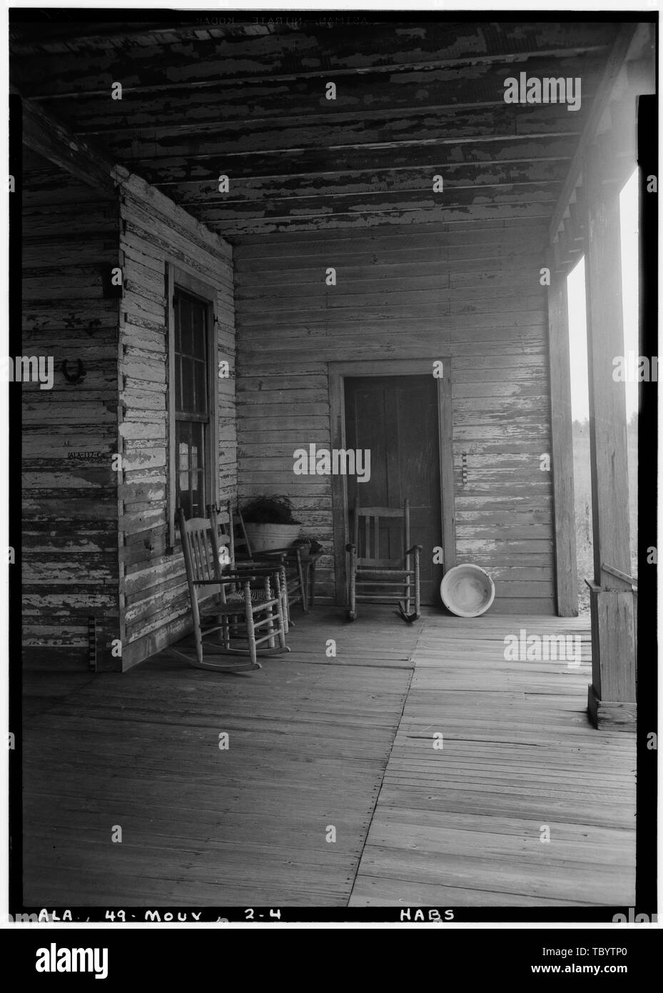 Historischer amerikanischer Gebäude Umfrage E. W. Russell, Fotograf, Januar 8, 1937 North End von der Vorhalle, die Ecke der SÄGESCHNITT HOLZWÄNDEN CooperBeasley Haus, County Road 96 (Old Saint Stephens Road), Mount Vernon, Mobile County, AL Stockfoto