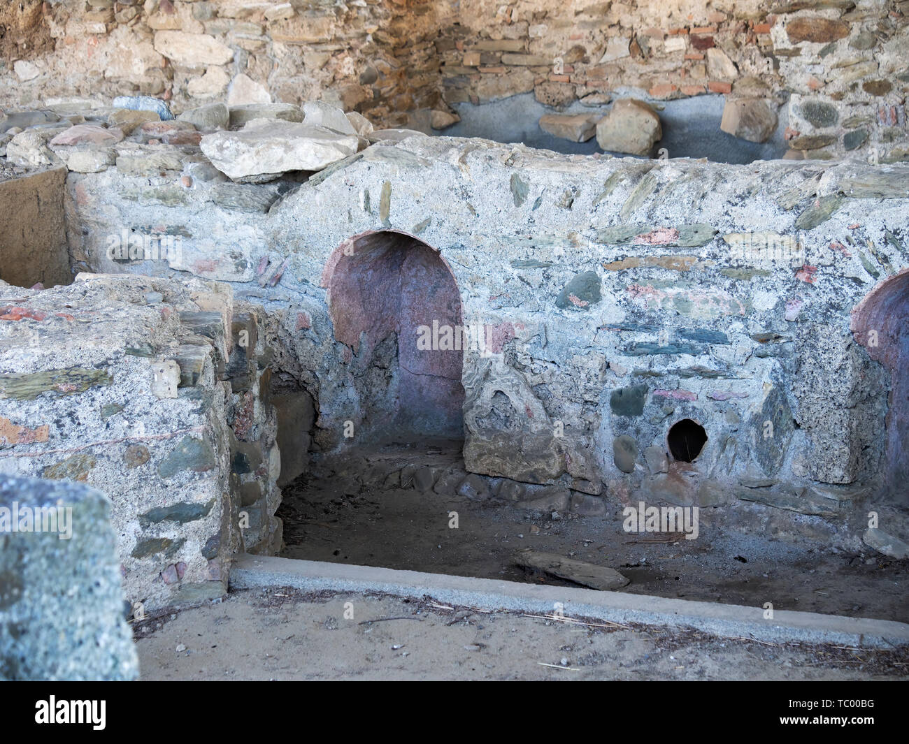 LUNI, Massa Carrara, ITALIEN Juni 2, 2019: Archäologische Überreste von antiken römischen Zeiten an Luni. Aka Portus Lunae. Arch detail. Stockfoto