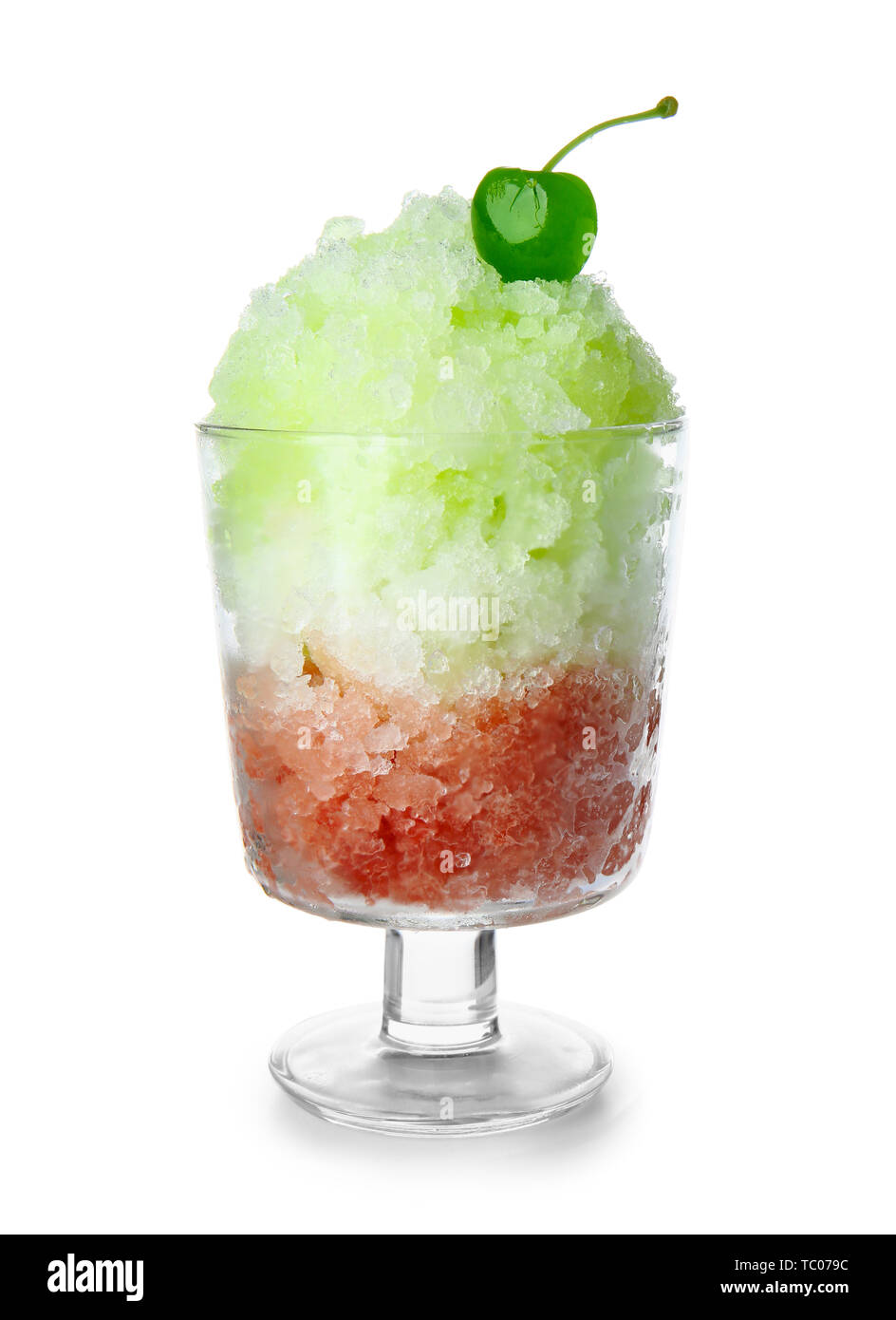 Glas mit leckeren rasierten Eis auf weißem Hintergrund Stockfoto