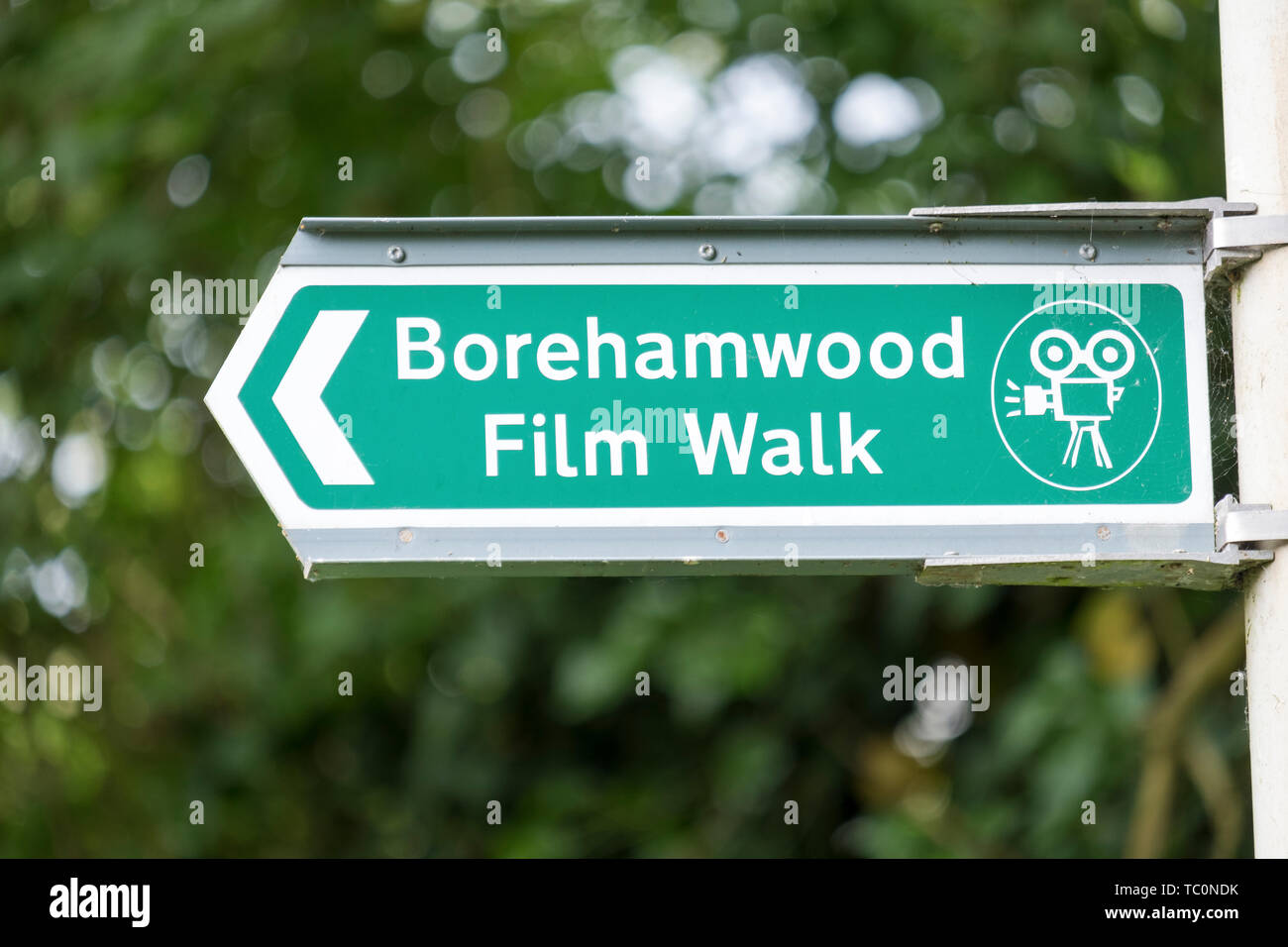 Borehamwood Film Spaziergang auf einem lampost. Stockfoto