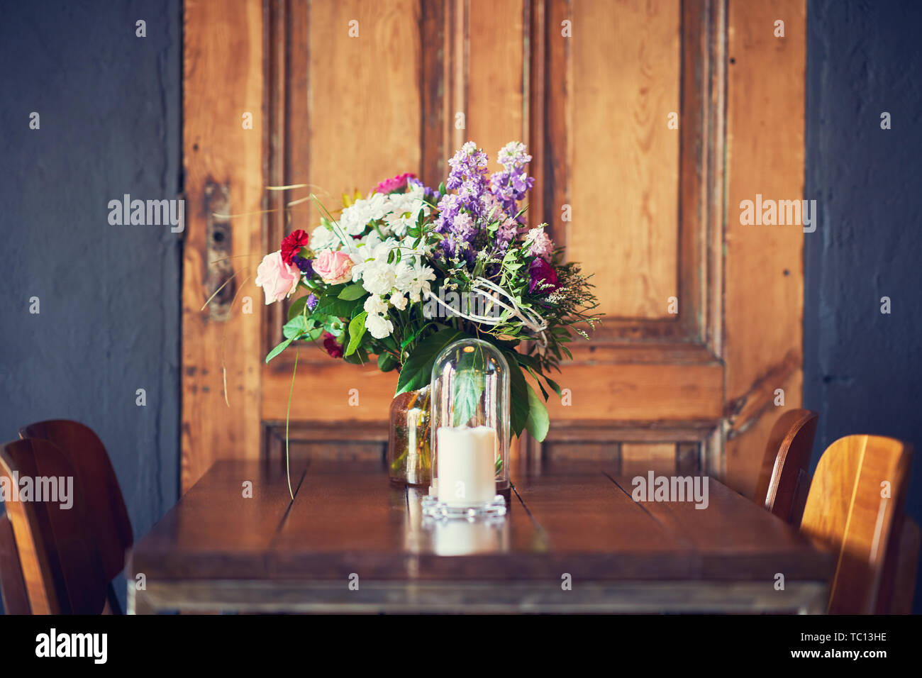 Bild von gemütlichen Interieur aus Holz von Restaurant Stockfoto