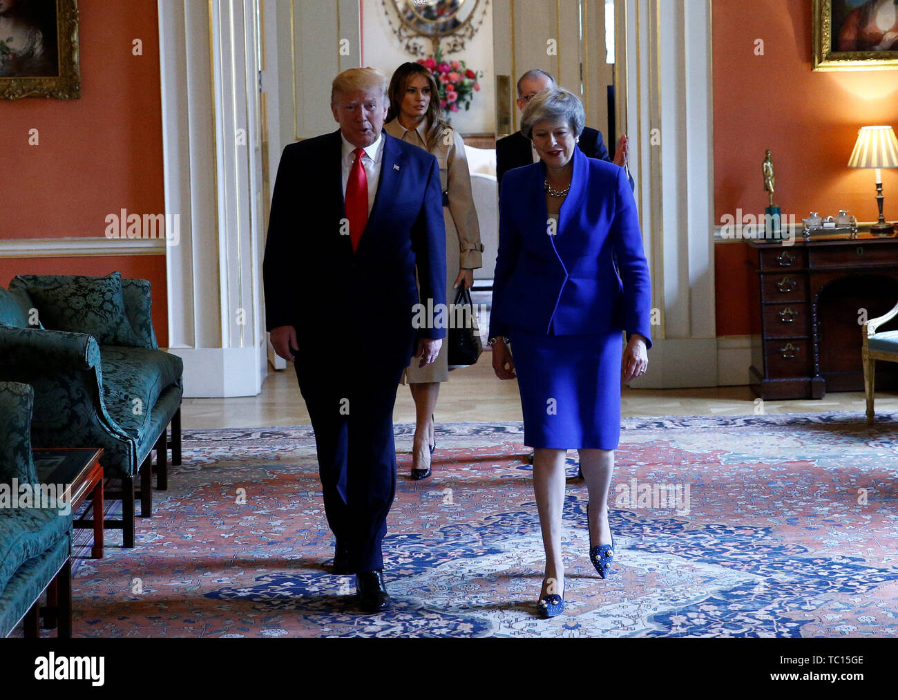 Premierminister Theresa May mit US-Präsident Donald Trump in Downing Street, London, am zweiten Tag seines Staatsbesuchs in Großbritannien. Stockfoto