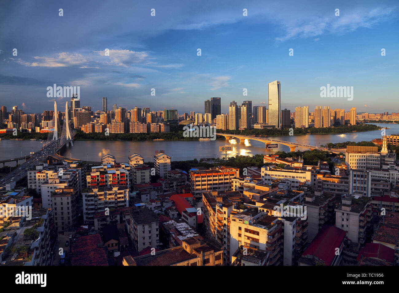 Binjiang Dämmerung, Jiangbei neuen Bereich, Huizhou Stockfoto