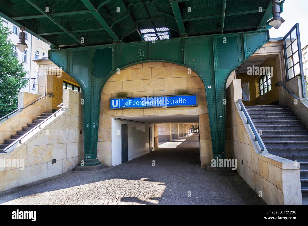 U-Bahn und S-Bahn Rapid Transit Station Eberswalder Straße in Berlin, Deutschland Stockfoto