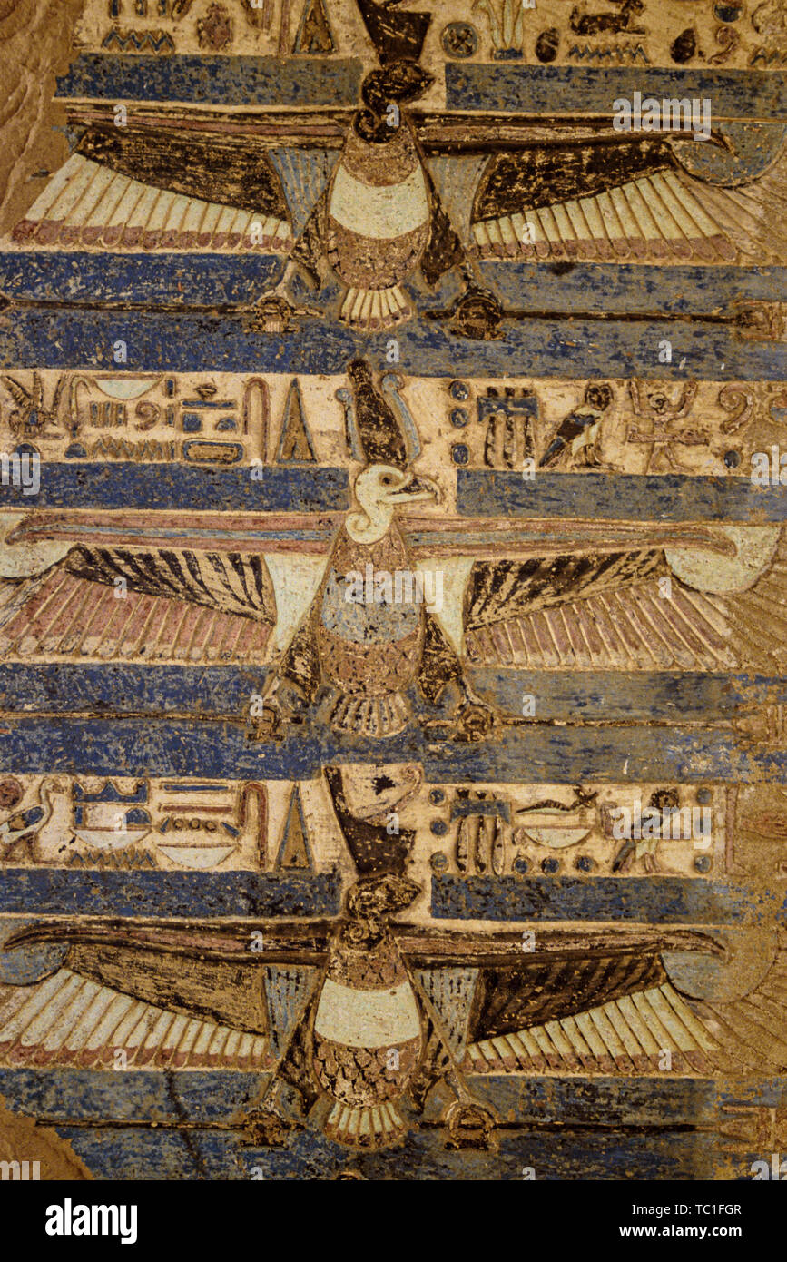 Foto: © Simon Grosset. Der Tempel von Kom Ombo, in der Nähe von Aswan, Ägypten. Dekoration und Hieroglyphen. Archiv: Bild von einem ursprünglichen Transparenz digitalisiert. Stockfoto