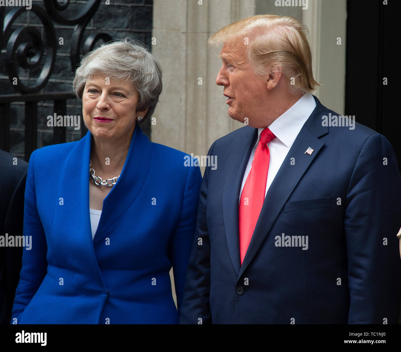 Der britische Premierminister Theresa May und US-Präsident Donald Trump in Downing Street 10 für ein Treffen während des zweiten Tages der US-Präsidenten und der First Lady des dreitägigen Staatsbesuch. Stockfoto