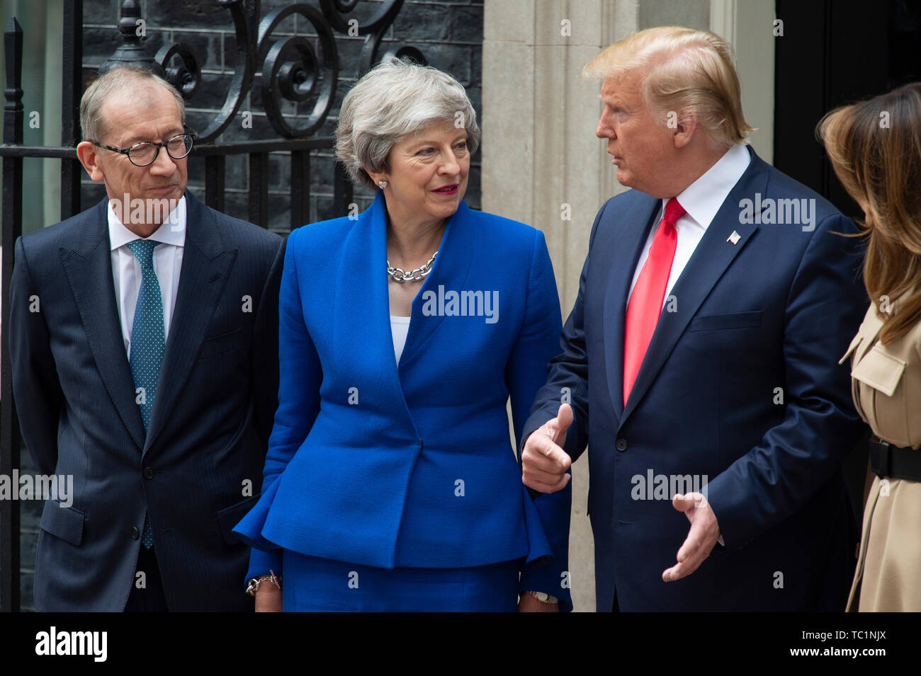 (L - R) Philip, der britische Premierminister Theresa May, US-Präsident Donald Trump und First Lady Melania Trump kommen in Downing Street 10 für ein Treffen während des zweiten Tages der US-Präsidenten und der First Lady des dreitägigen Staatsbesuch. Stockfoto