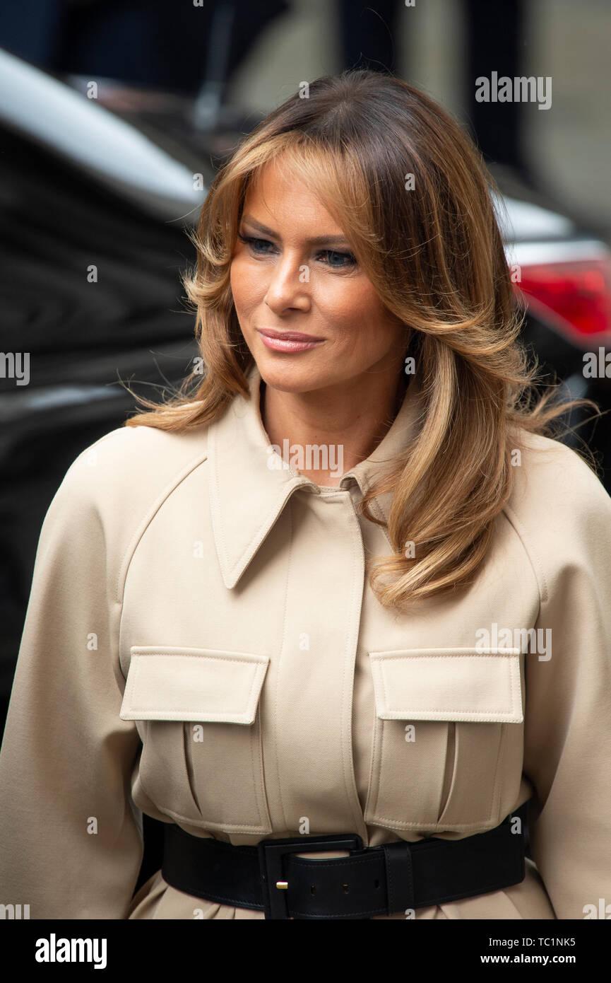 First Lady Melania Trump in Downing Street 10 für ein Treffen während des zweiten Tages der US-Präsidenten und der First Lady des dreitägigen Staatsbesuch. Stockfoto