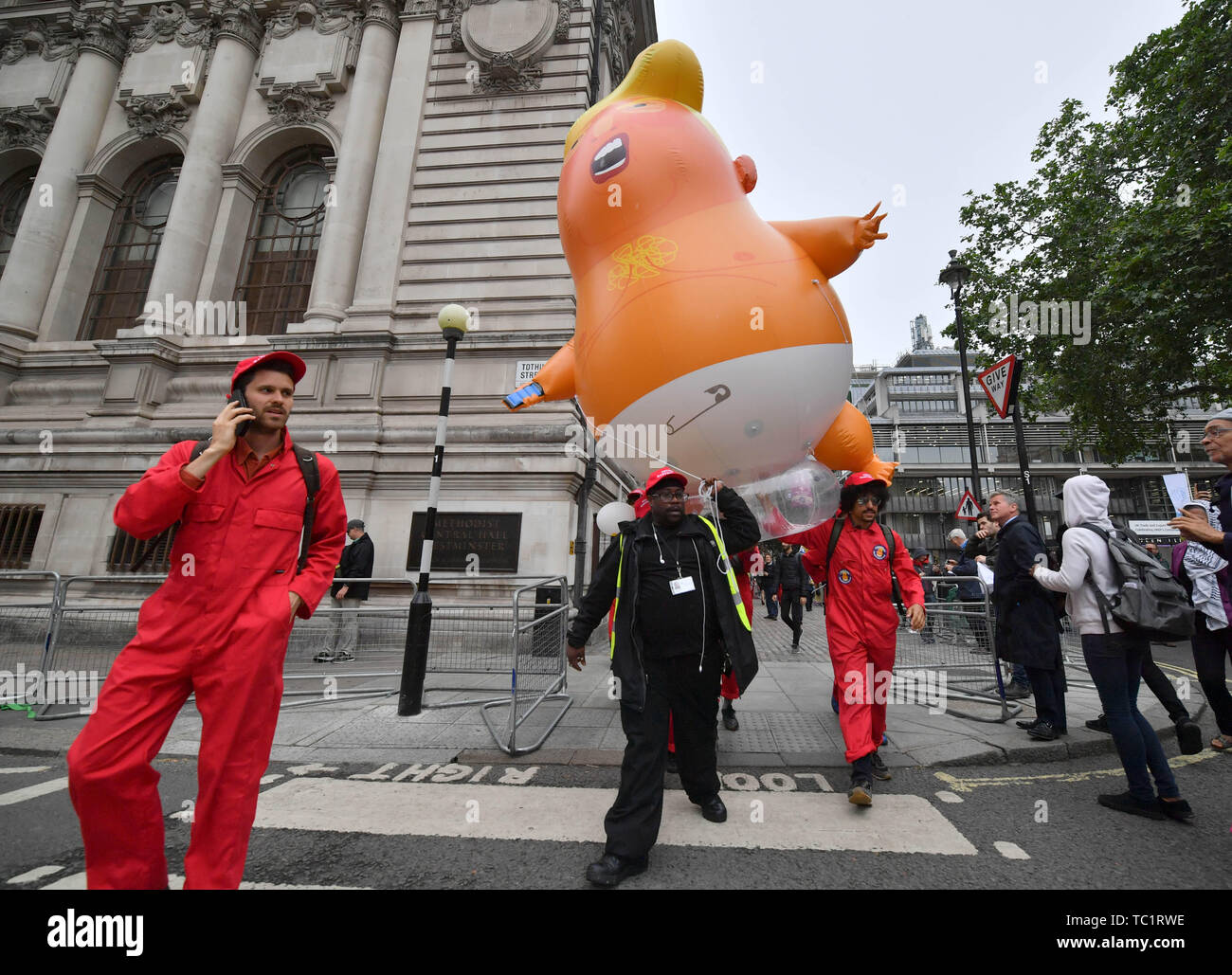Das Baby Trump Ballon wird um den Parliament Square, London, am zweiten Tag der Staatsbesuch in Großbritannien durch US-Präsident Donald Trump gezeigt. Stockfoto