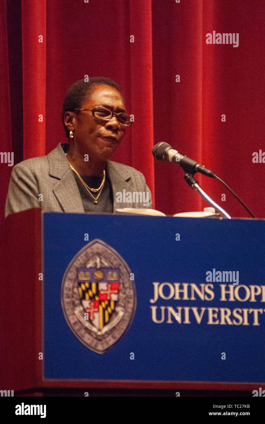 Aktivist und Geschäftsfrau Afeni Shakur (1947-2016), sprechen von einem Podium während einer Milton S Eisenhower Symposium, Homewood Campus von der Johns Hopkins University, Baltimore, Maryland, 26. Oktober 2006. Vom Homewood Sammlung Fotografie. () Stockfoto