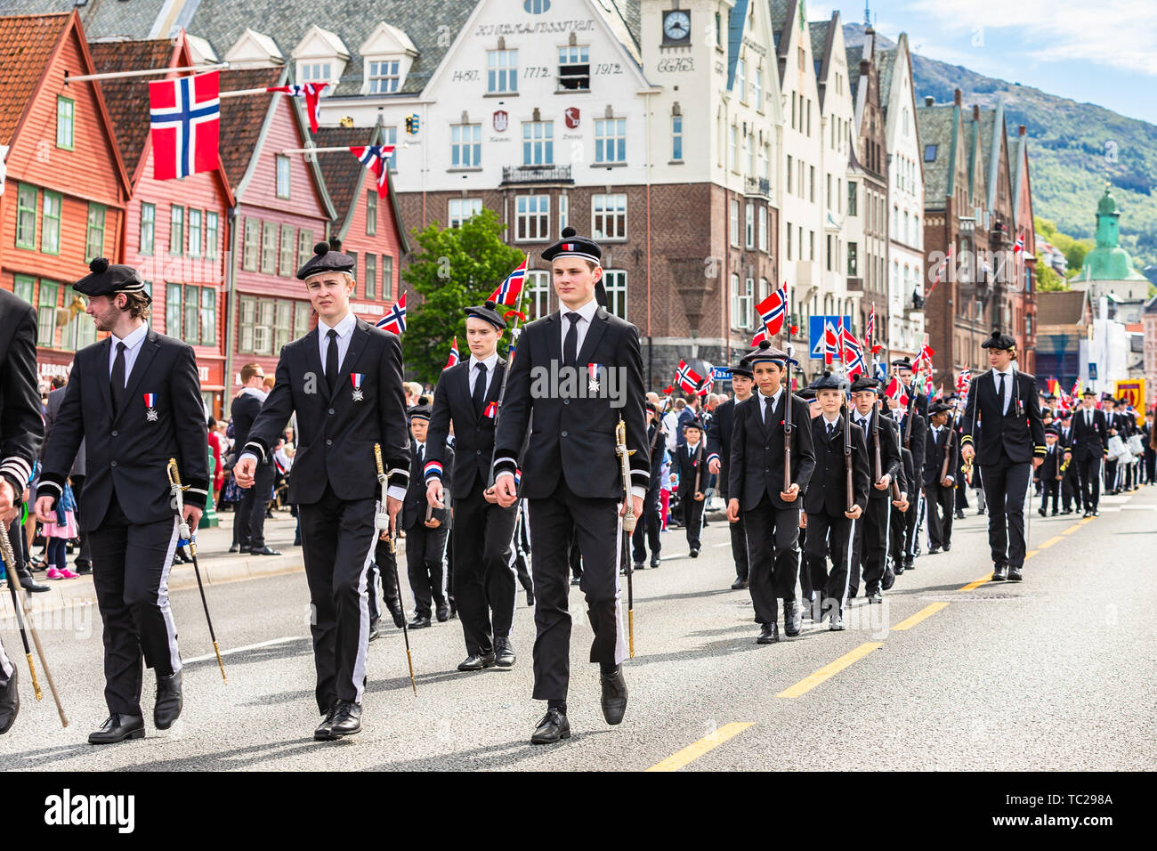 BERGEN, Norwegen - 14 April, 2019: Alte Feuerwehr Fahrzeug auf der Straße in Bergen, Norwegen. Stockfoto