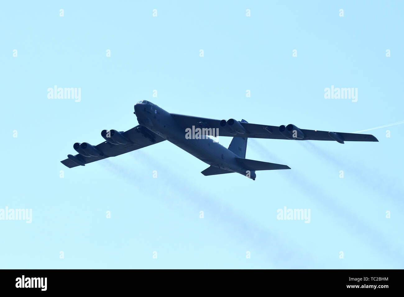 Ein US Air Force B-52 Stratofortress strategische Bomber aus dem 2. Bombe Flügel während der NATO-Übung Astral Ritter 19. Juni 4, 2019 über Aviano Air Base, Italien. Stockfoto