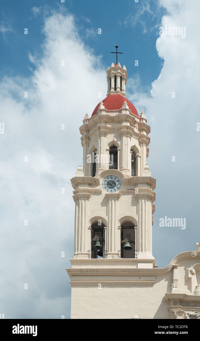 Dies ist der sehr hübsche Catedral de Santiago. Die Fassade ist sehr üppig und barock. Es ist schön schweren Holztüren in den vorderen geschnitzt Stockfoto