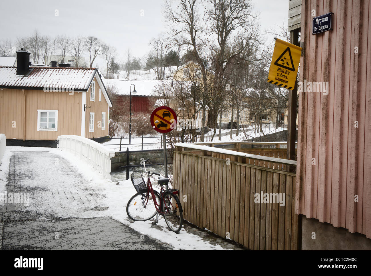 Vorsicht vor Schnee und Eis anmelden Straßen von Norrtalje, Stockholm, Schweden, Skandinavien Stockfoto