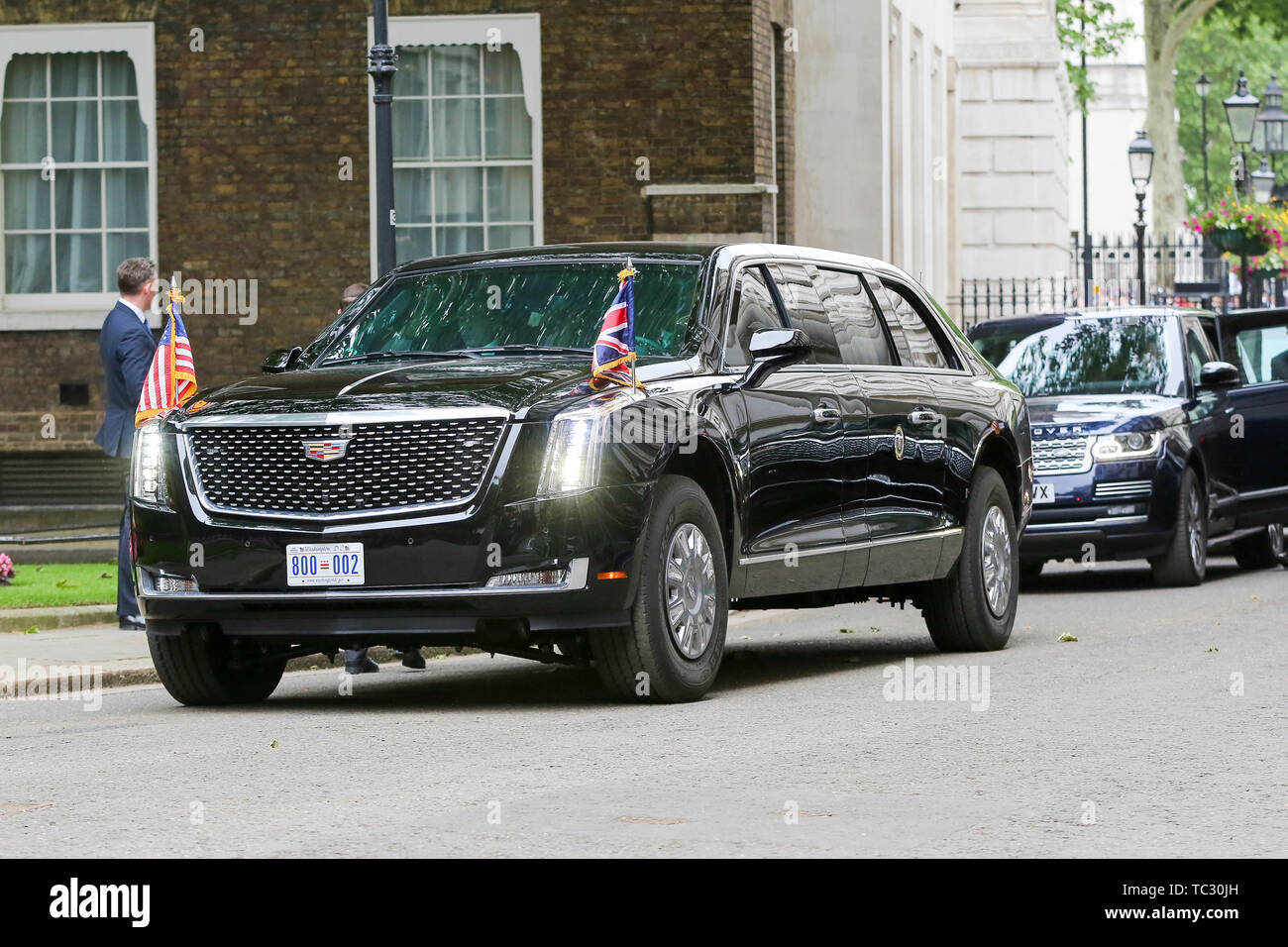 Downing Street, London, Großbritannien, 4. Juni 2019 - US-Präsidentschaftswahl Zustand Autos geparkt Downing Street, London als US-Präsident Donald Trump und First Lady Melania Trump Treffen der britische Premierminister Theresa May und ihr Ehemann, Philip kann am zweiten Tag ihres Staatsbesuchs in Großbritannien. Die United States presidential Zustand Auto (nicknamed 'The Beast', 'Cadillac One', 'Auto'; Code des tagecoach') ist die offizielle staatliche Auto des Präsidenten der Vereinigten Staaten. Credit: Dinendra Haria/Alamy leben Nachrichten Stockfoto